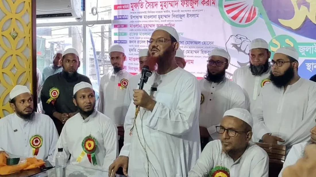 ‘আমরা চলছিলাম মদিনার দিকে, হঠাৎ দেখি কাফেলা যাচ্ছে আমেরিকার দিকে’
