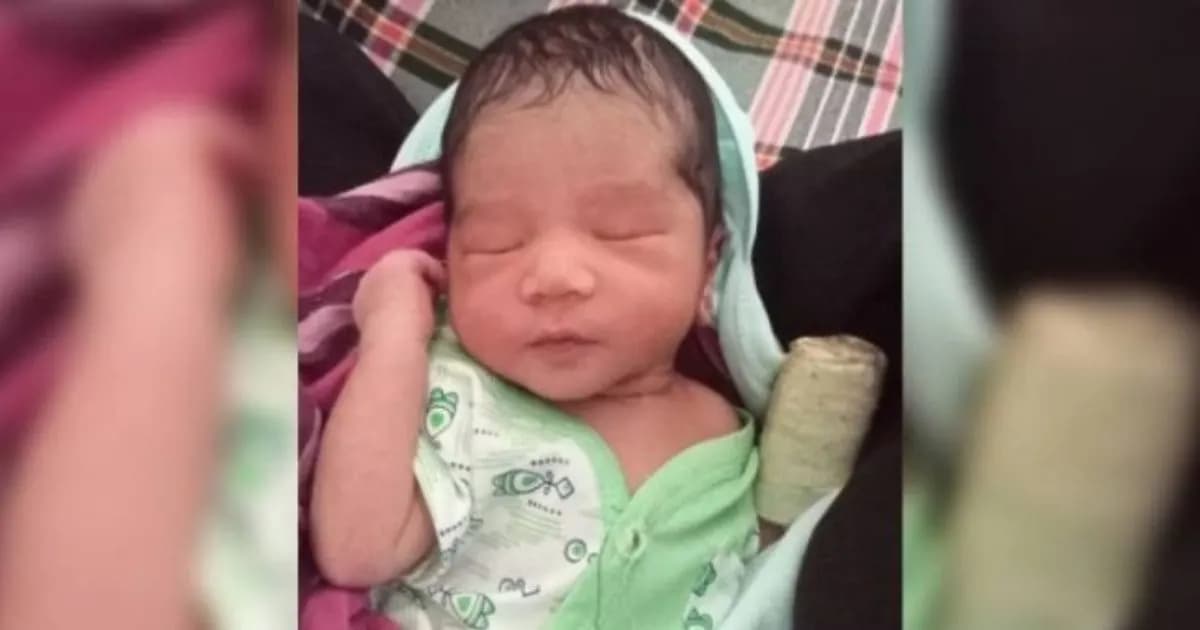 ফেনীতে সড়কের পাশের ঝোপ থেকে নবজাতক উদ্ধার