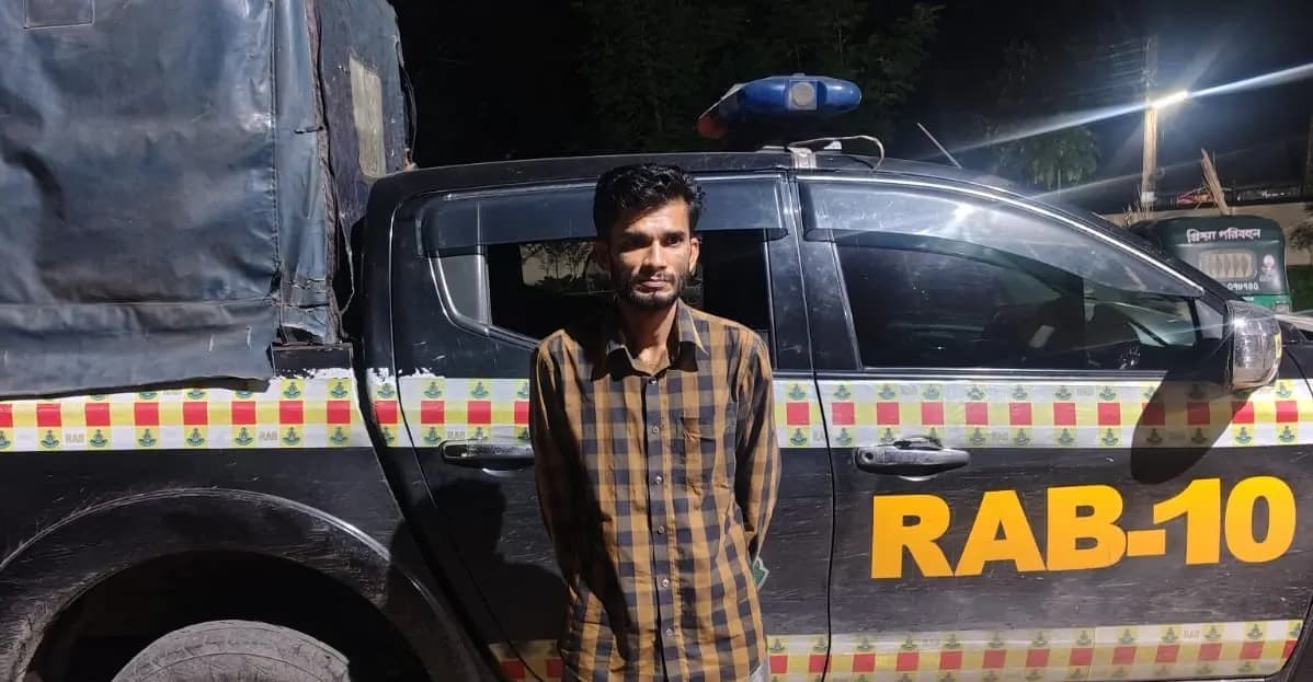রাজবাড়ীতে র্যাবের অভিযানে মাদক মামলায় যাবজ্জীবন সাজাপ্রাপ্ত পলাতক আসামি আটক