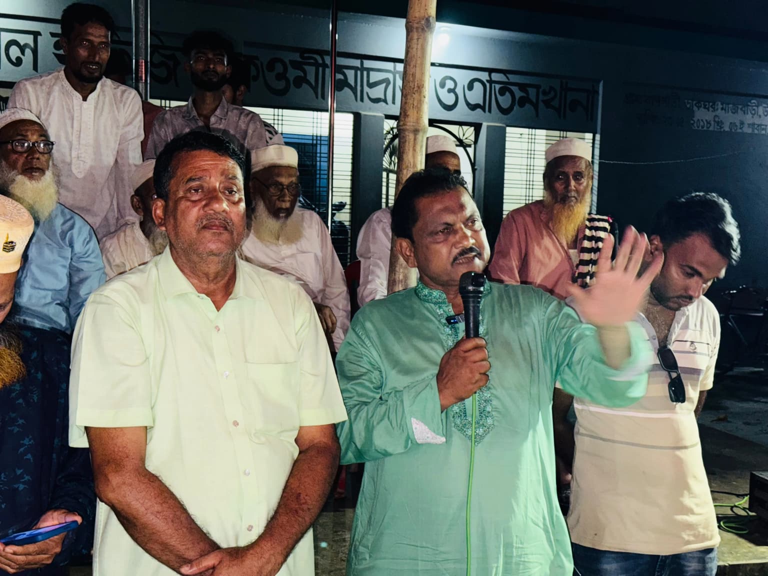 কালুখালীর মাজবাড়ীতে চেয়ারম্যান প্রার্থী বাবু মোল্লার সমর্থনে নির্বাচনী উঠান বৈঠক