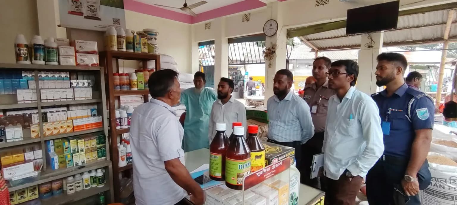 কালুখালীতে অনুমোদনহীন পশুখাদ্য বিক্রি করায় দুই প্রতিষ্ঠানকে জরিমানা